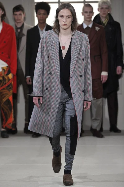 Look 15